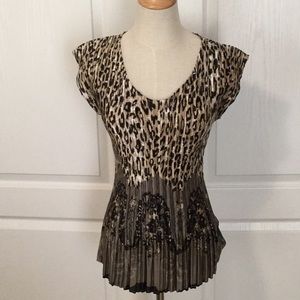 Milano 🛍 Fitted Gold & Black Cap Sleeved Top.